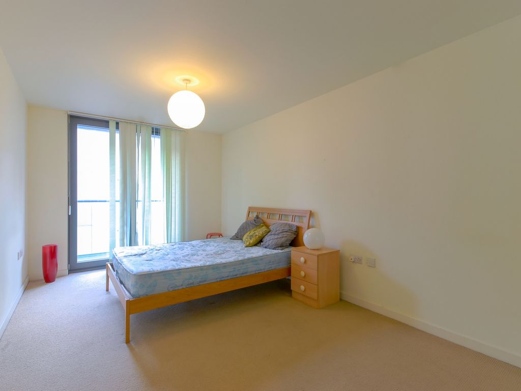 1 bed flat for sale in Icona Point, Stratford E15, £350,000