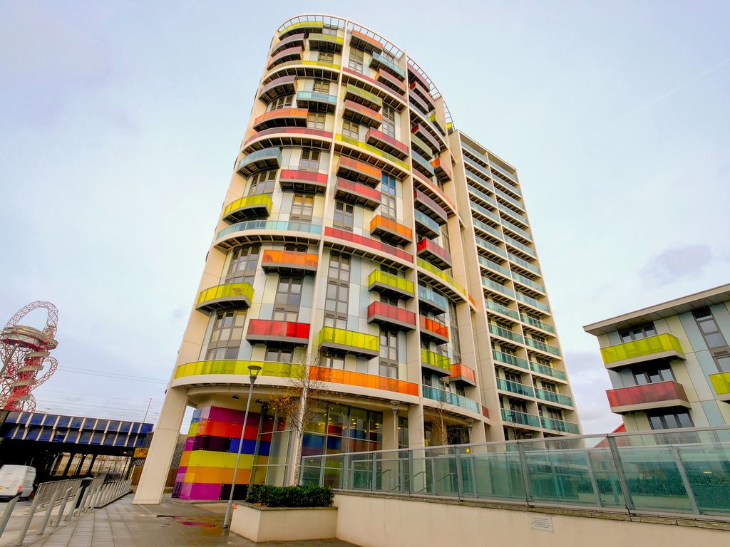 1 bed flat for sale in Icona Point, Stratford E15, £350,000