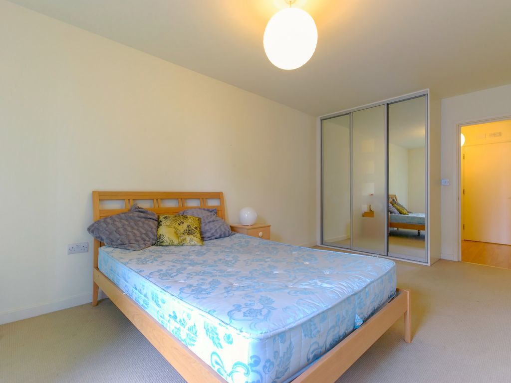 1 bed flat for sale in Icona Point, Stratford E15, £350,000