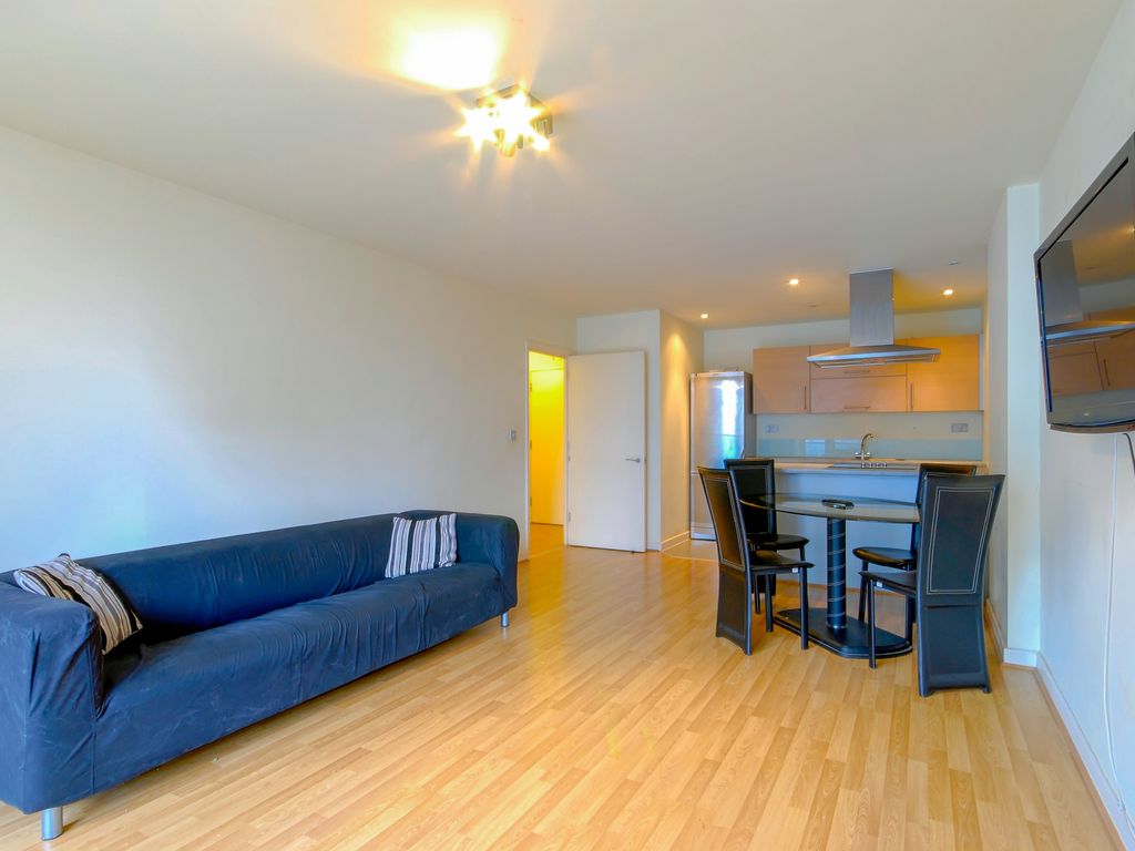 1 bed flat for sale in Icona Point, Stratford E15, £350,000