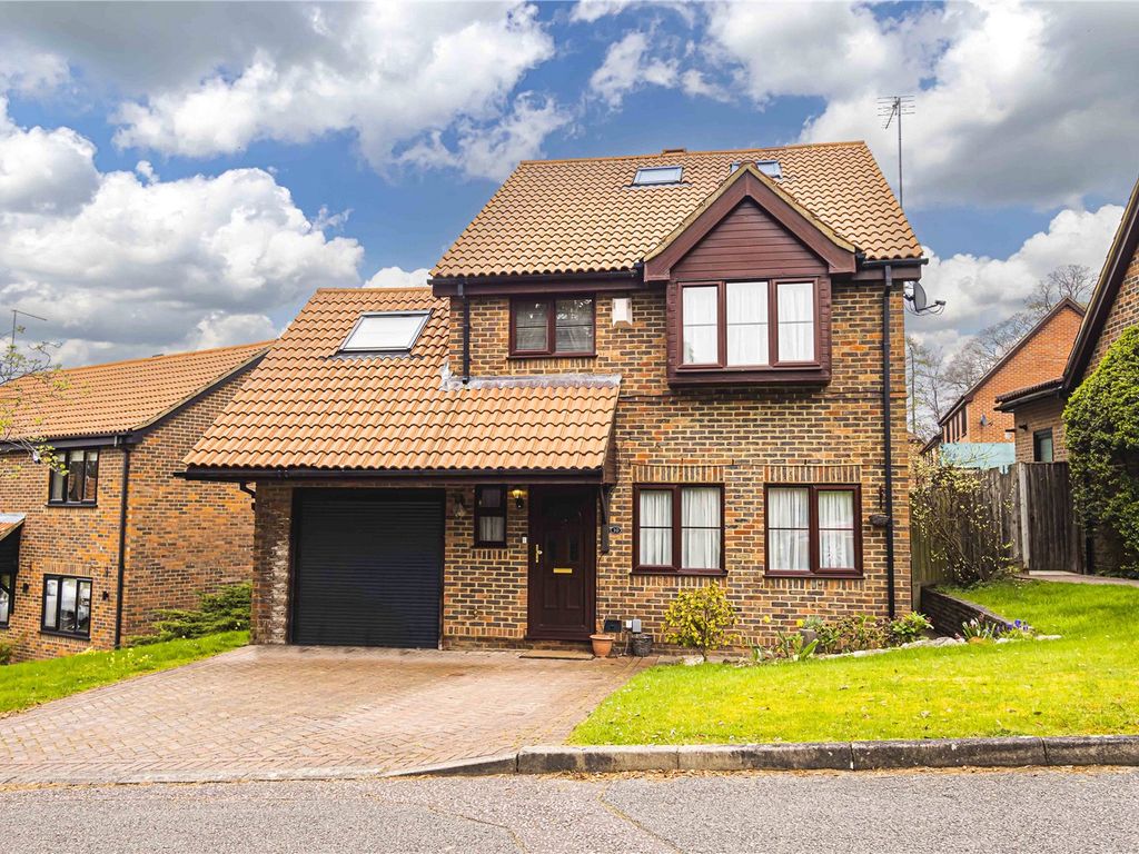 5 bed detached house for sale in The Sycamores, Felden, Hemel Hempstead, Hertfordshire HP3, £799,950