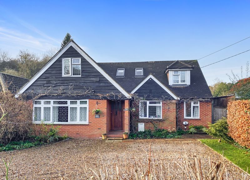 4 bed detached house for sale in Marlow Bottom, Marlow SL7, £1,150,000