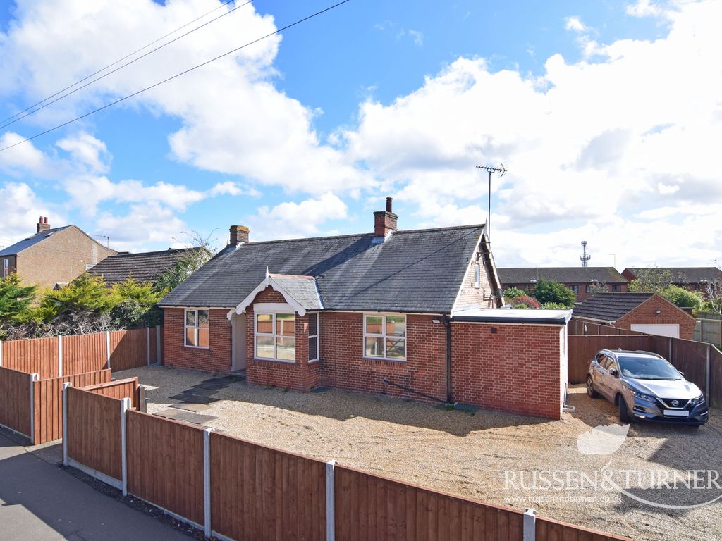 3 bed bungalow for sale in Wootton Road, South Wootton, King's Lynn PE30, £410,000