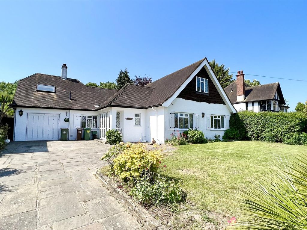 4 bed detached house for sale in Banstead Road, Banstead SM7, £975,000