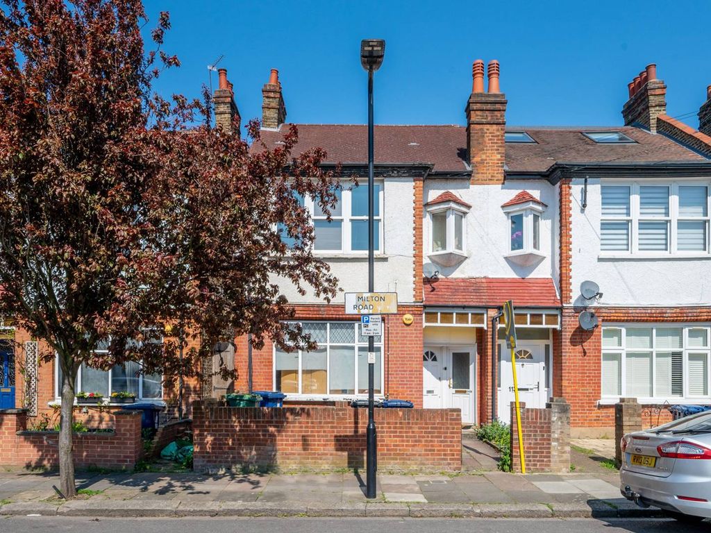 2 bed flat for sale in Milton Road, Hanwell, London W7, £400,000