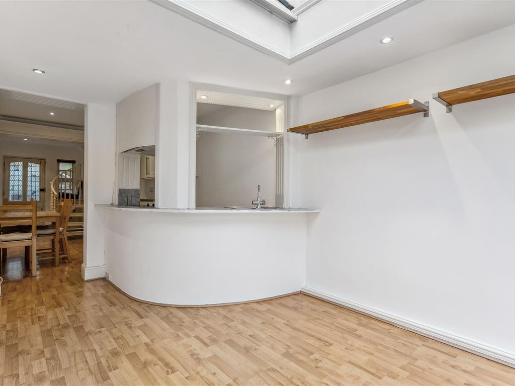 2 bed terraced house for sale in Chiswick Road, London W4, £650,000