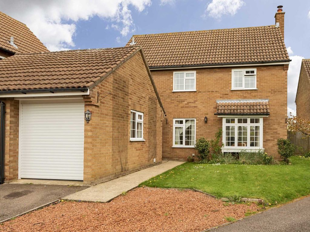 4 bed detached house for sale in Vicarage Green, Thurleigh MK44, £395,000