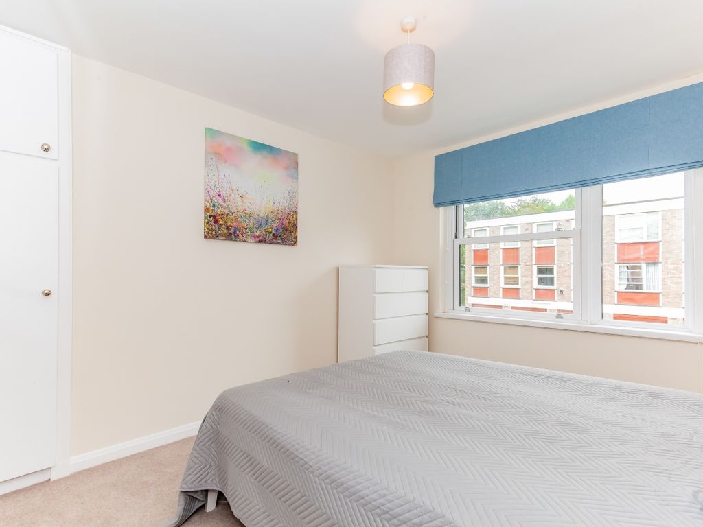 2 bed flat for sale in Park Close, Oxford OX2, £350,000