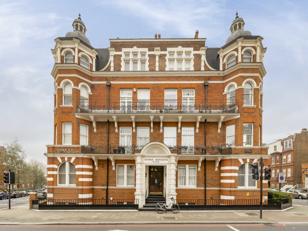 4 bed flat for sale in Finchley Road, London NW3, £1,475,000