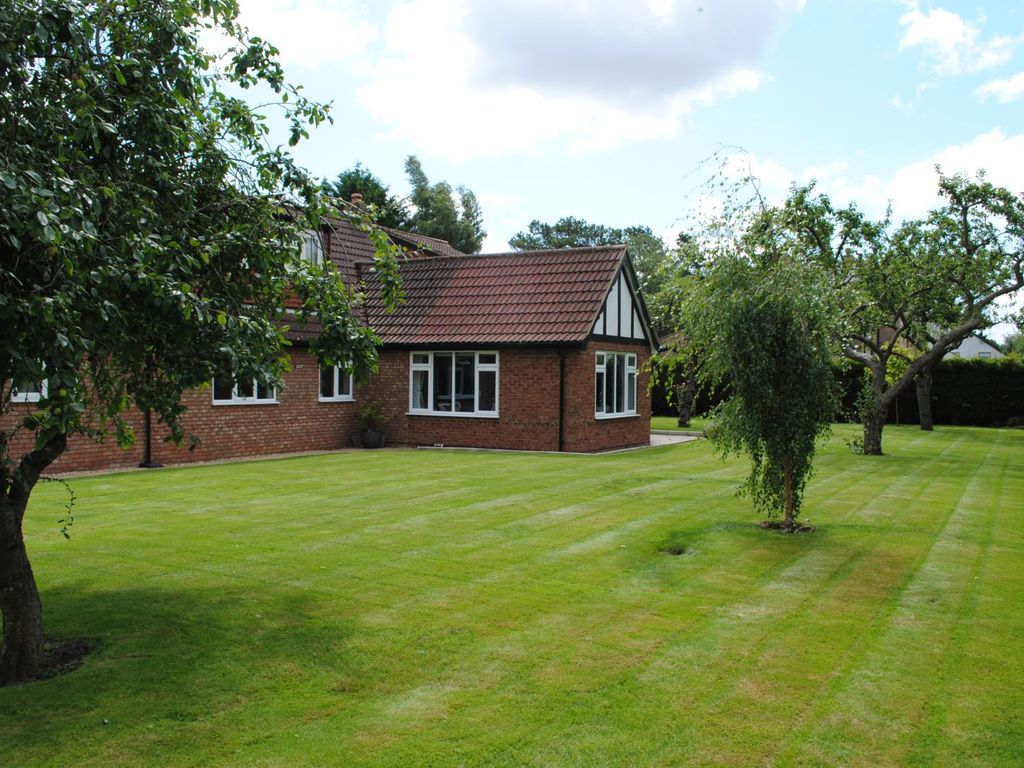5 bed detached bungalow for sale in Humberston Avenue, Humberston Grimsby DN36, £582,000