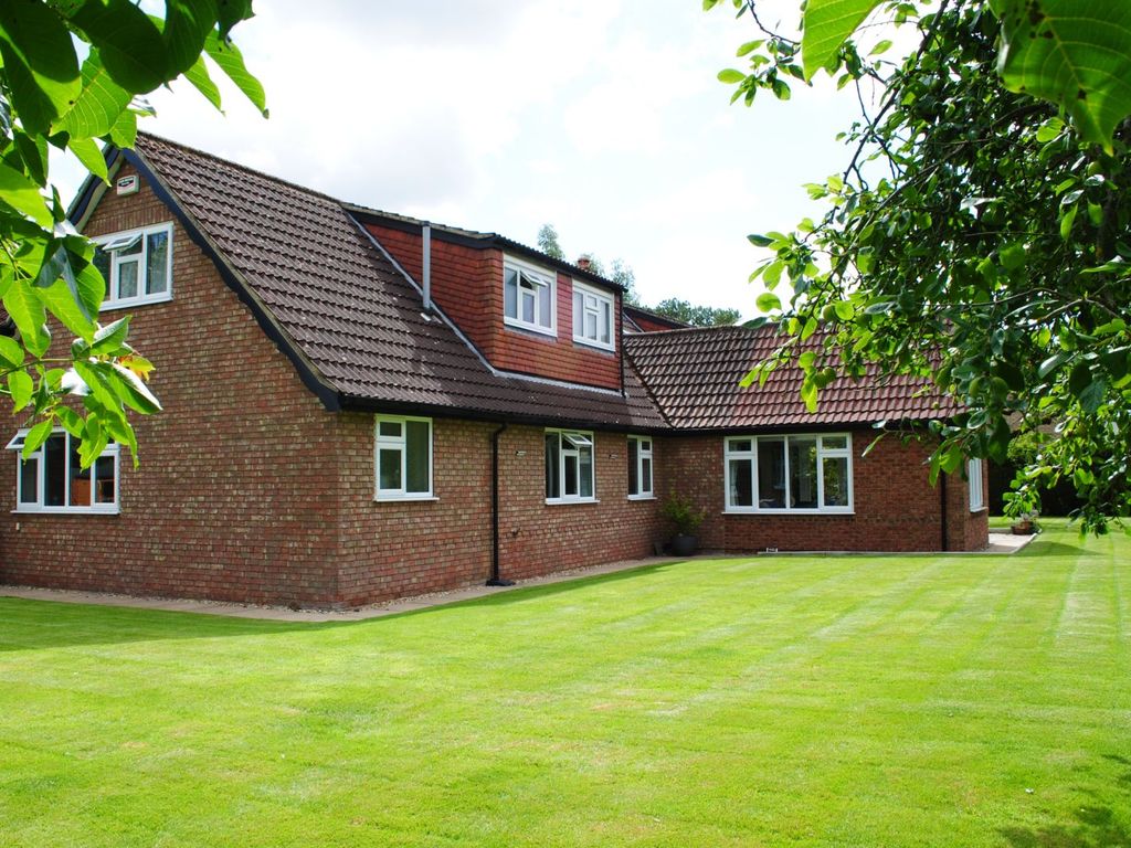 5 bed detached bungalow for sale in Humberston Avenue, Humberston Grimsby DN36, £582,000