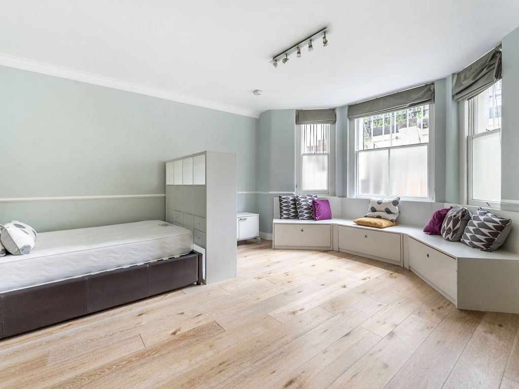 1 bed flat for sale in Stanhope Gardens, South Kensington, London SW7, £485,000