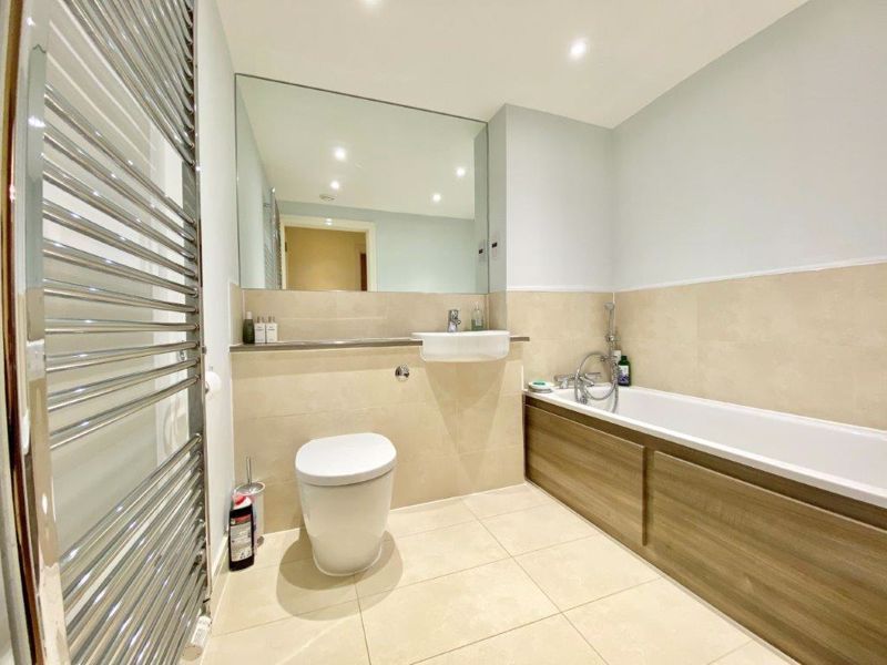 2 bed flat for sale in Weir Road, Bexley DA5, £370,000