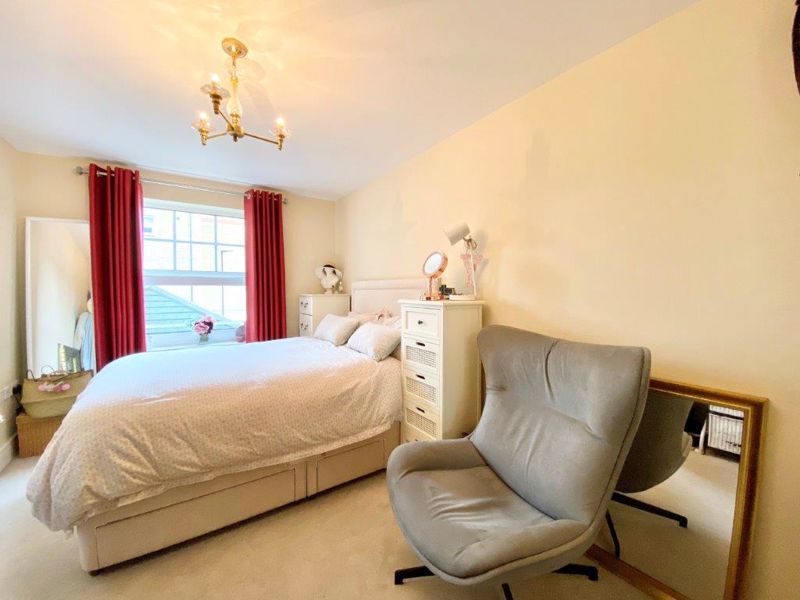 2 bed flat for sale in Weir Road, Bexley DA5, £370,000