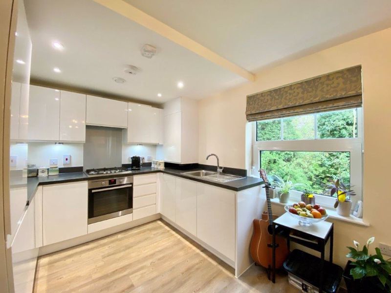 2 bed flat for sale in Weir Road, Bexley DA5, £370,000