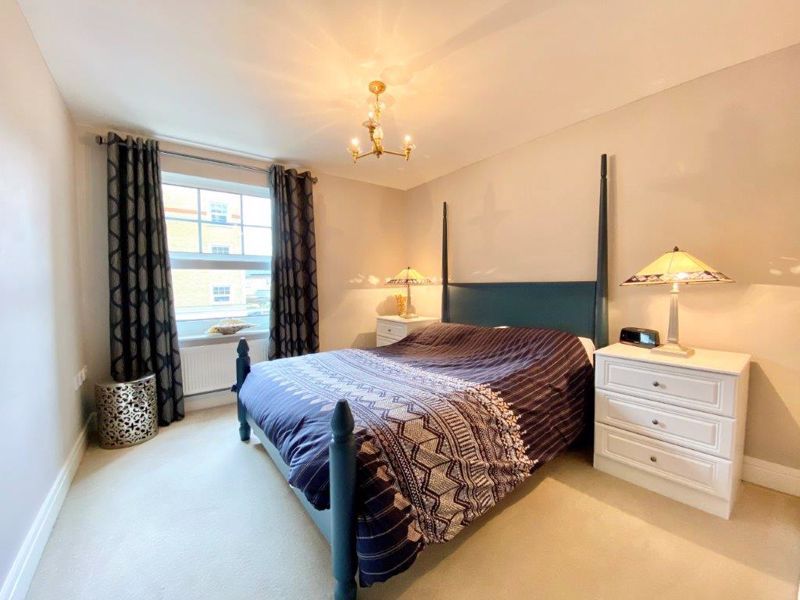 2 bed flat for sale in Weir Road, Bexley DA5, £370,000