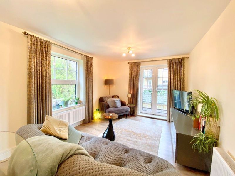 2 bed flat for sale in Weir Road, Bexley DA5, £370,000