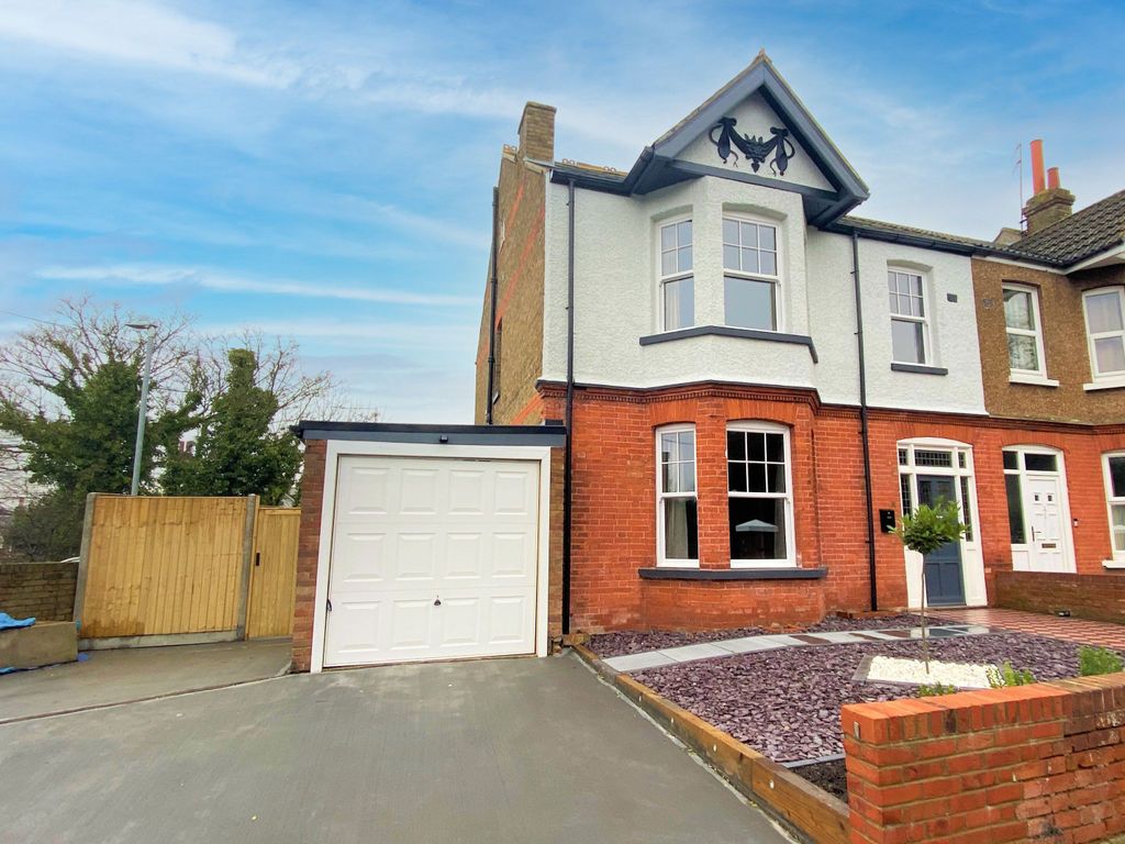 4 bed end terrace house for sale in Nash Road, Margate CT9, £399,995