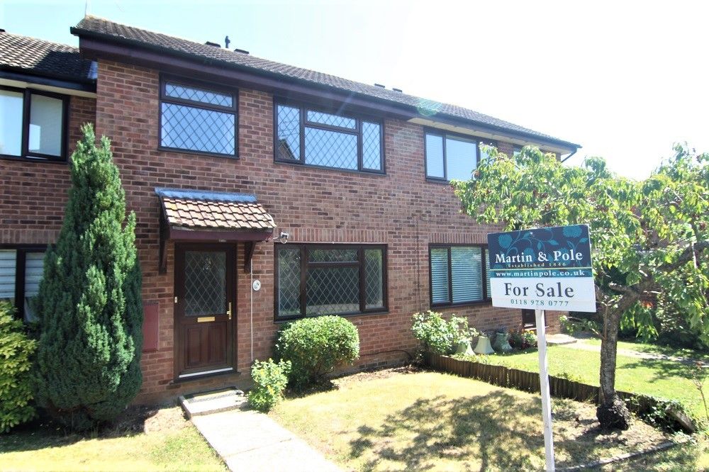 3 bed terraced house for sale in Dunkirk Close, Wokingham RG41, £385,000