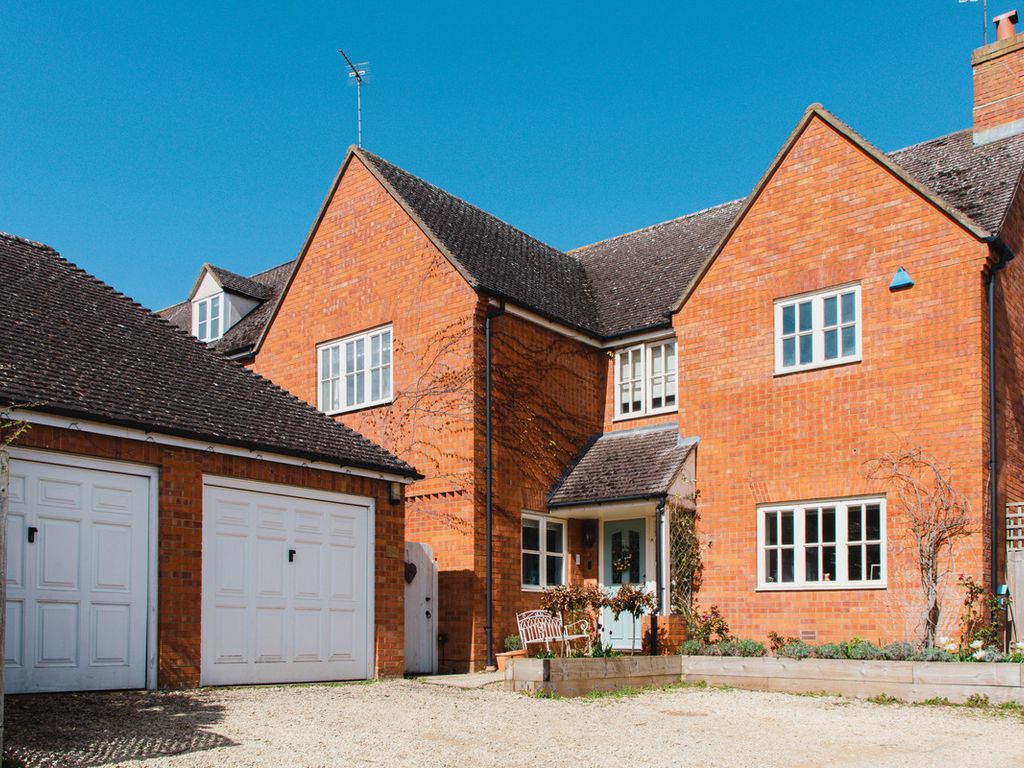 4 bed detached house for sale in Cherry Fields, Cropredy OX17, £600,000