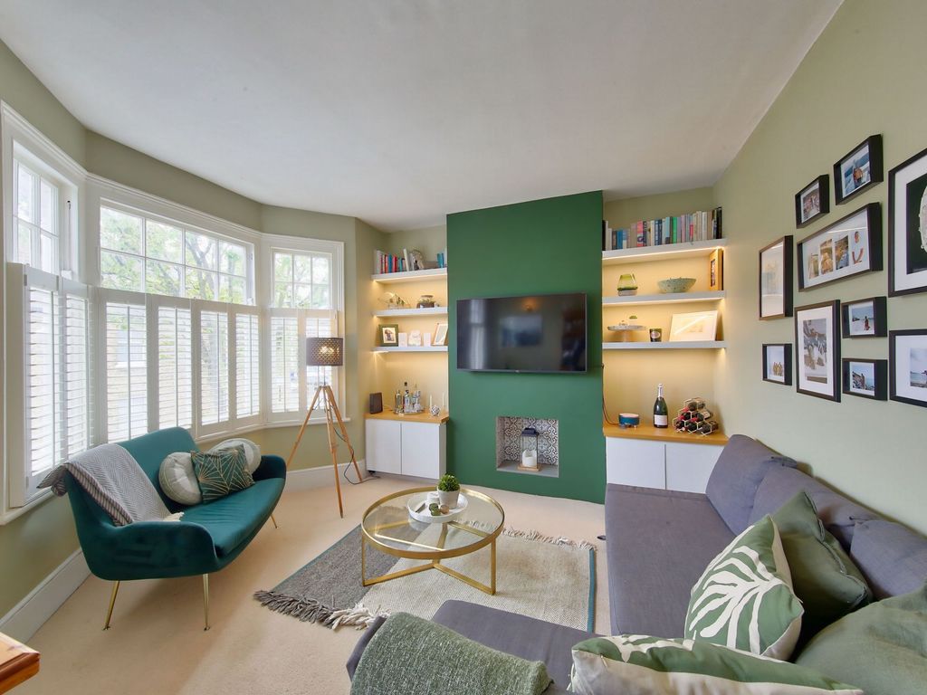 2 bed flat for sale in Denton Street, Wandsworth SW18, £580,000