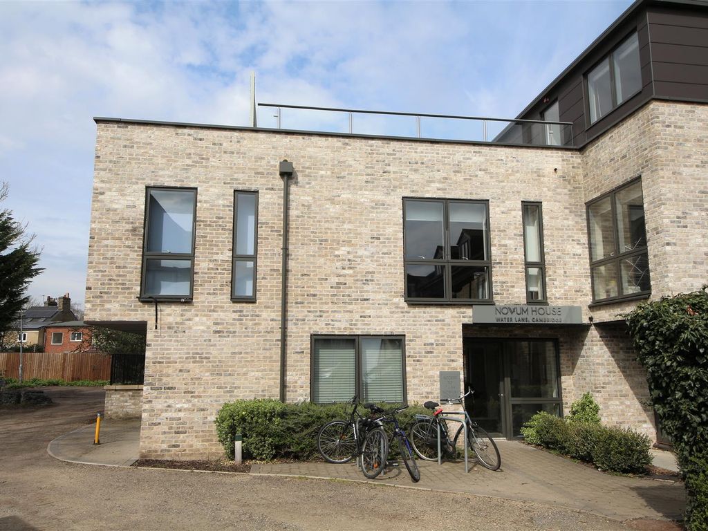 2 bed flat for sale in Water Lane, Cambridge CB4, £395,000