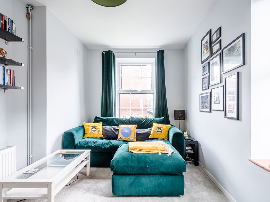 2 bed flat for sale in Coate Street, London E2, £440,000