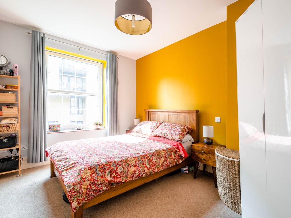 2 bed flat for sale in Coate Street, London E2, £440,000