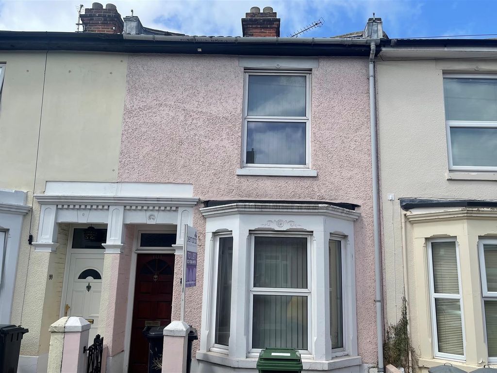 4 bed terraced house to rent in Bath Road, Southsea PO4, £1,400 pcm