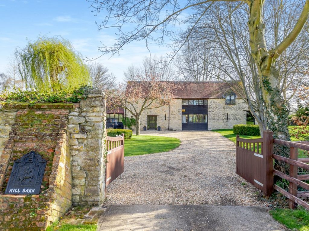 3 bed country house for sale in Leckhampstead Road, Thornborough, Buckingham Buckinghamshire MK18, £1,000,000