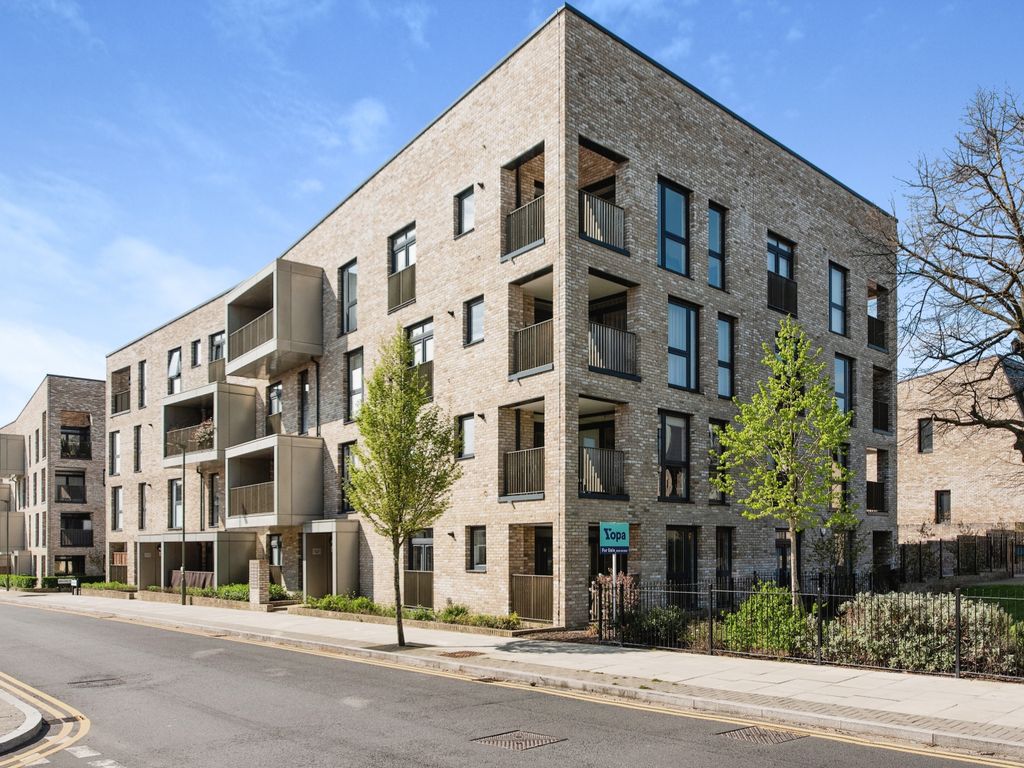 1 bed flat for sale in Hera Avenue, Barnet EN5, £380,000