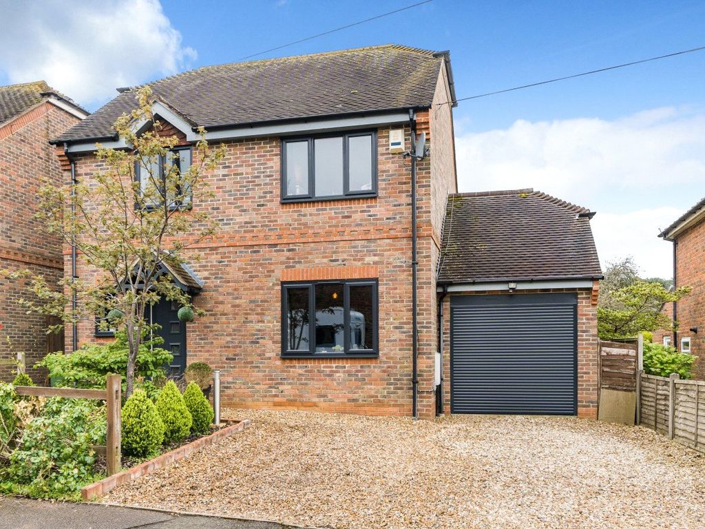 3 bed detached house for sale in Chilworth, Guildford, Surrey GU4, £639,950
