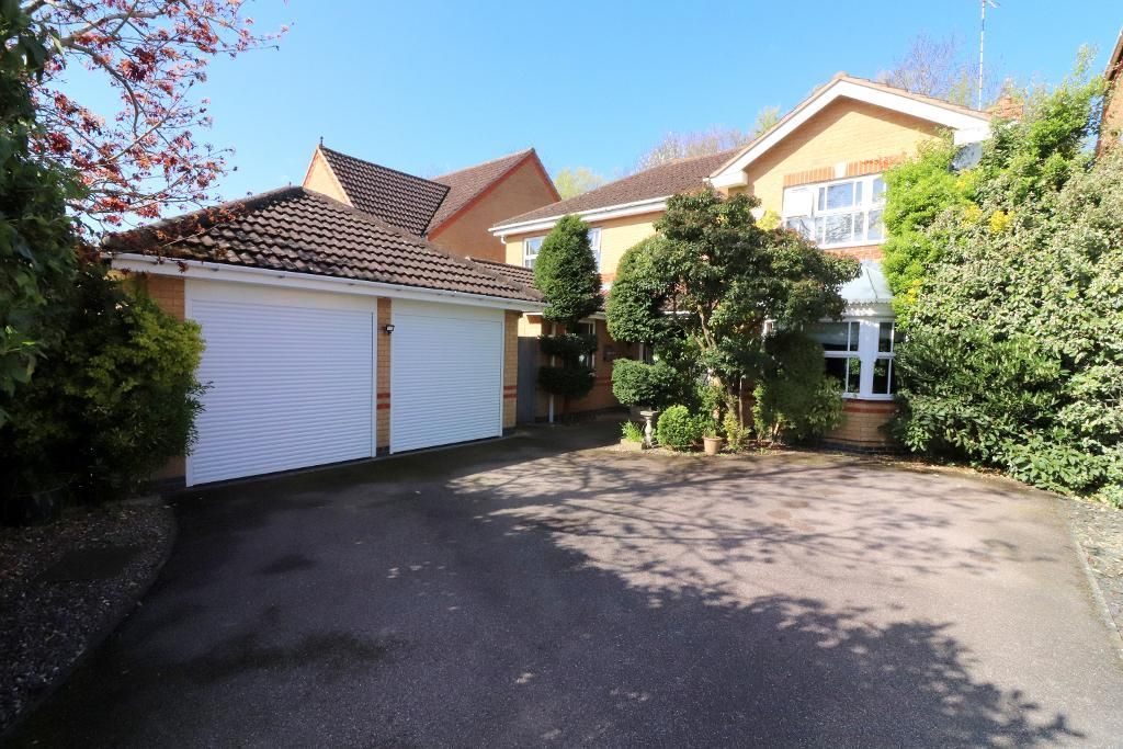 4 bed detached house for sale in Park Meadow Close, Barton Le Clay, Bedfordshire MK45, £625,000