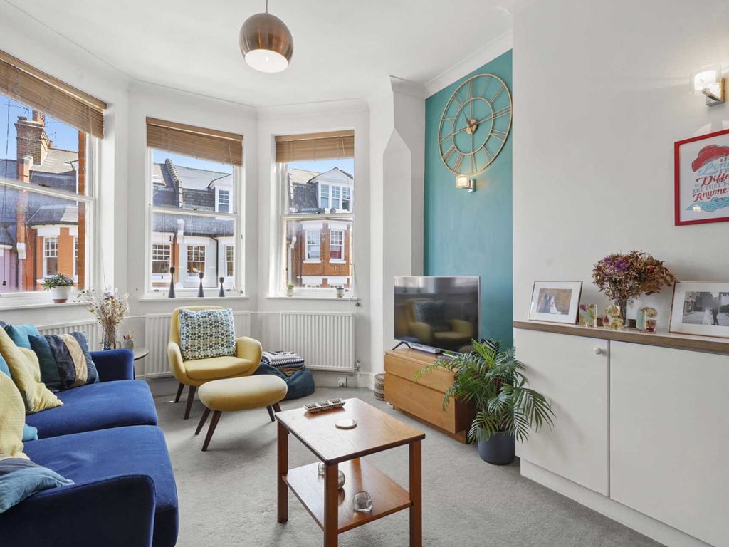 2 bed flat for sale in Milton Road, Highgate N6, £545,000
