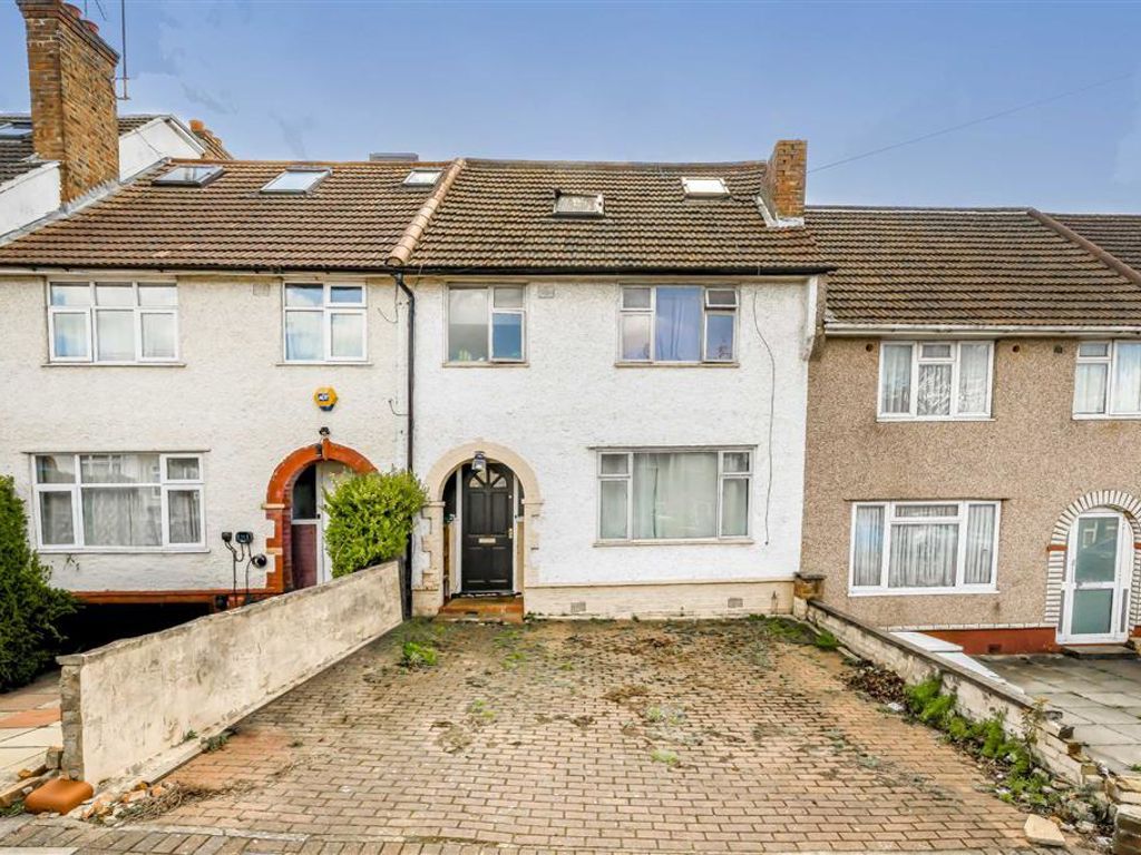 5 bed terraced house for sale in Ballards Road, London NW2, £600,000