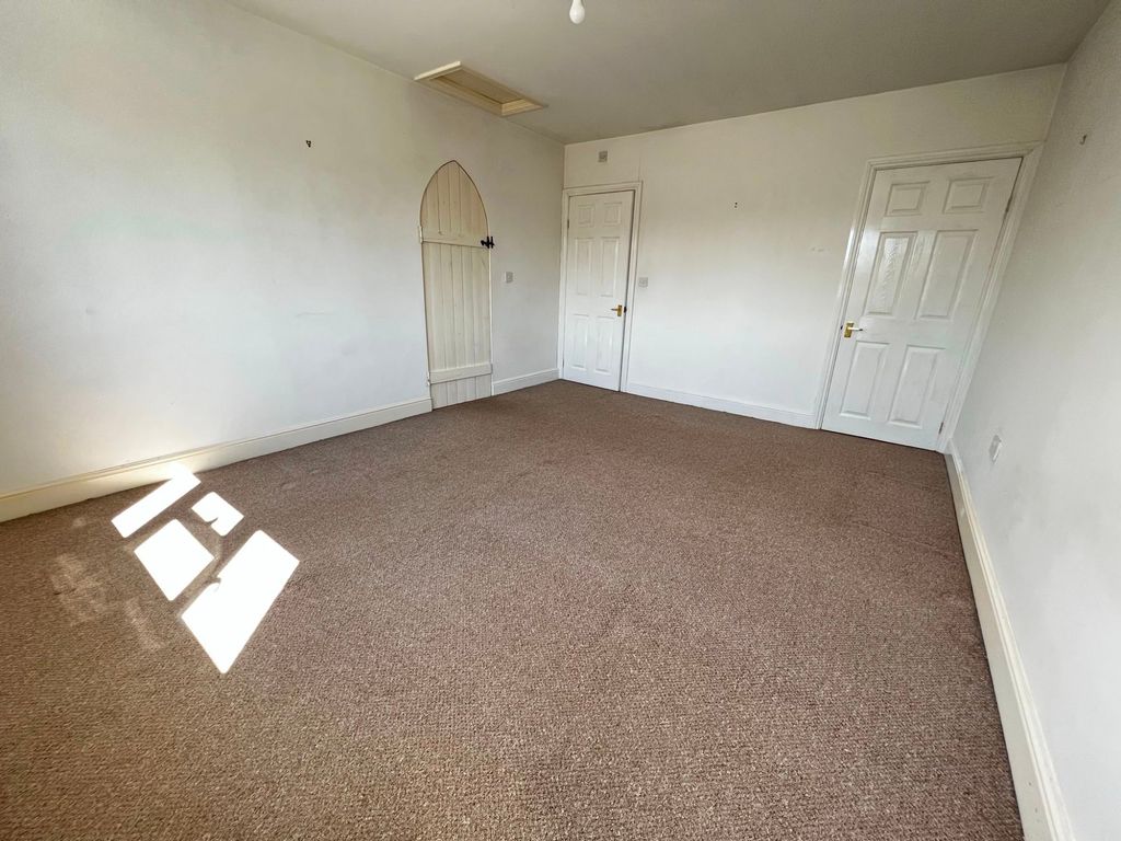3 bed semi-detached house for sale in Kent End, Ashton Keynes, Swindon SN6, £425,000