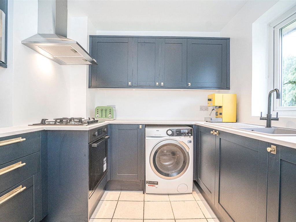 2 bed flat for sale in Alexandra Park Road, London N22, £480,000