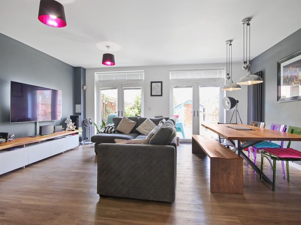 3 bed town house for sale in Dragons Way, Barnet EN5, £735,000