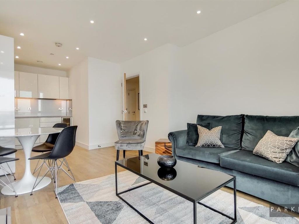 1 bed flat for sale in Pinto Tower, London SW8, £630,000