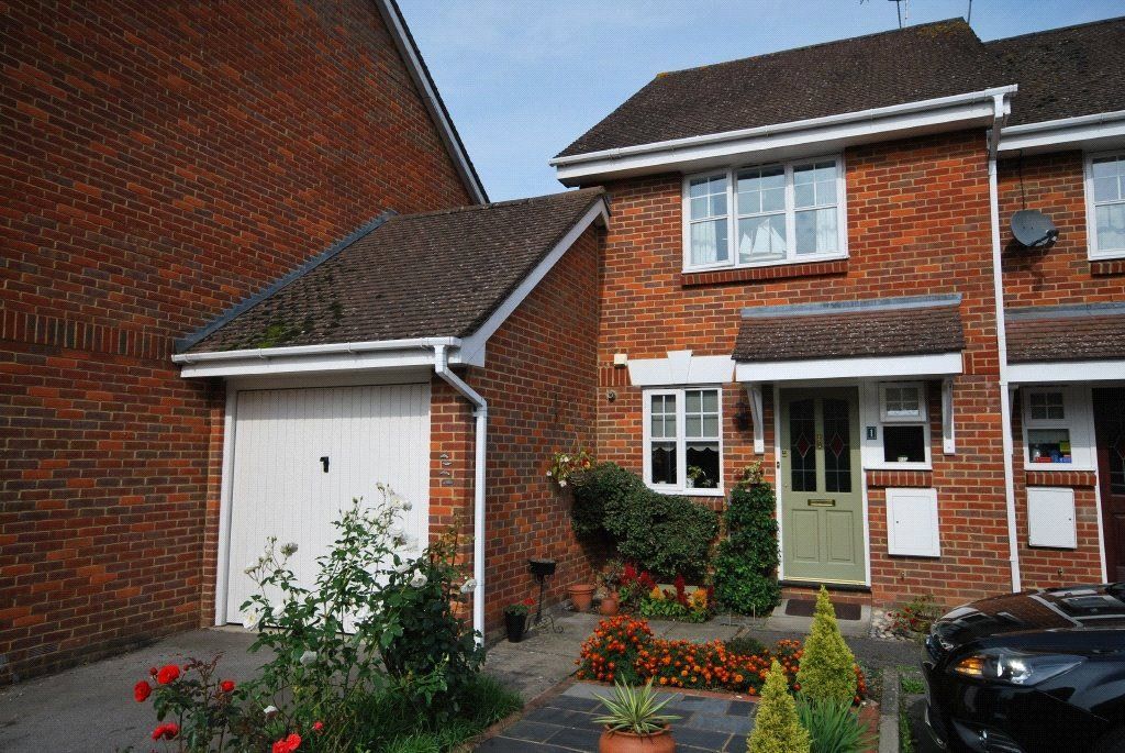 2 bed semi-detached house to rent in Meadow Bank, Farnham, Surrey GU9, £1,500 pcm