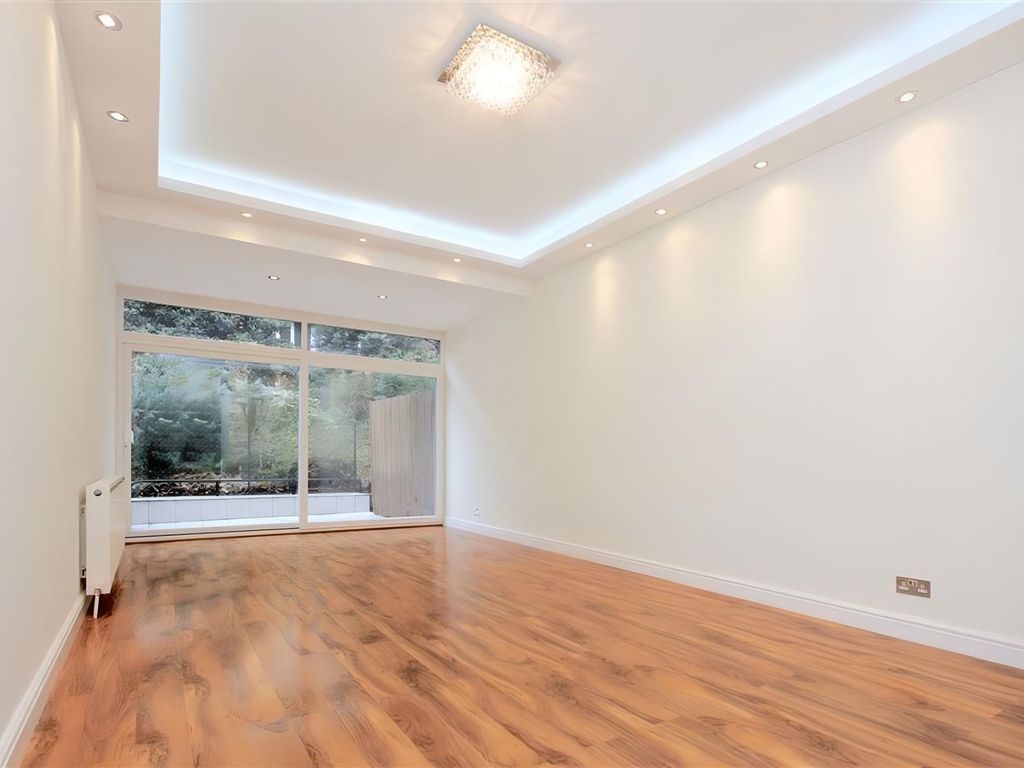 4 bed mews house for sale in Porchester Square Mews, Bayswater W2, £1,200,000