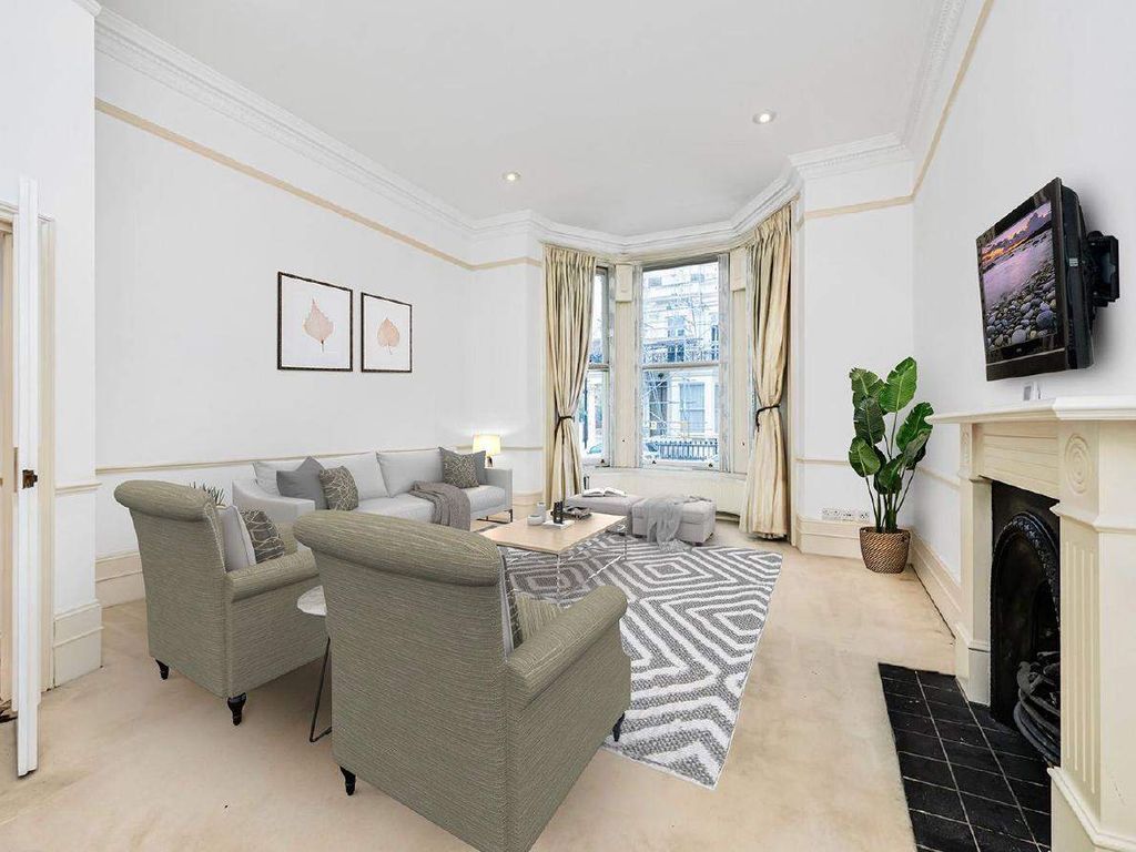 2 bed flat for sale in Earl's Court Square, London SW5, £1,150,000