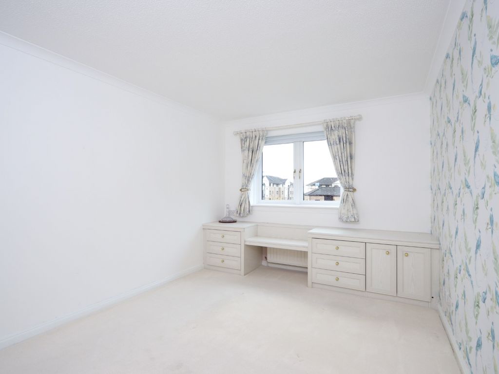3 bed flat for sale in Ravenscourt, Thorntonhall, Glasgow G74, £345,000