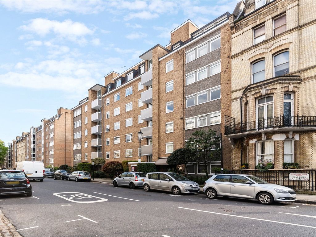 1 bed flat for sale in Elm Park Gardens, London SW10, £425,000