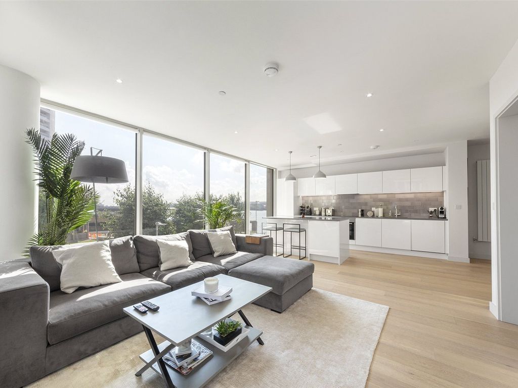 1 bed flat for sale in Liner House, 16 Admiralty Avenue, Royal Wharf E16, £435,000