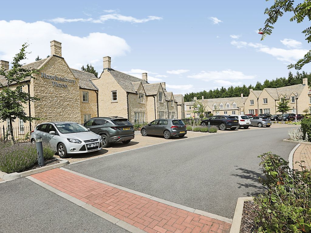 2 bed flat for sale in Fosseway, Stow On The Wold, Cheltenham, Gloucestershire GL54, £385,000