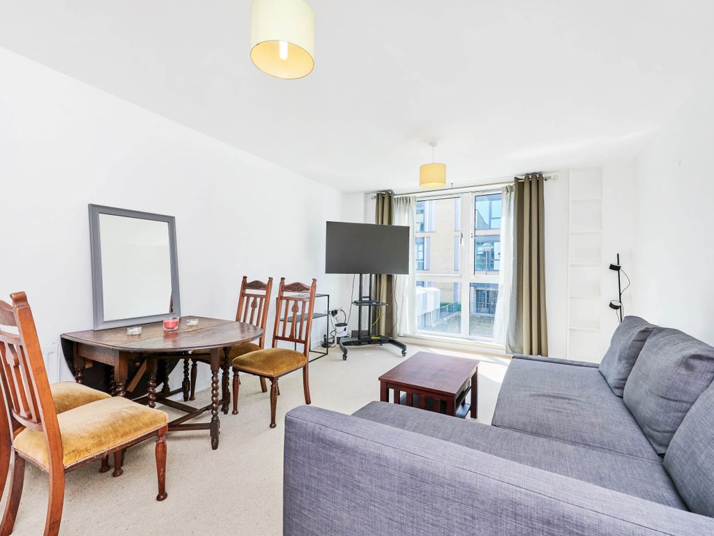 1 bed flat for sale in Eltringham Street, London SW18, £380,000