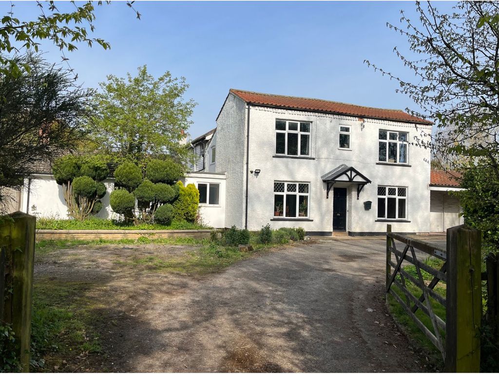 5 bed detached house for sale in East Road, Horncastle LN9, £695,000