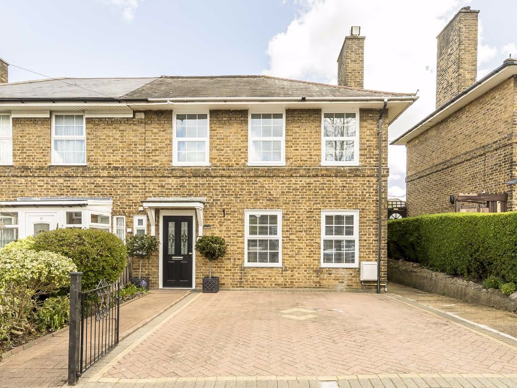 3 bed semi-detached house for sale in Kelvington Road, London SE15, £775,000