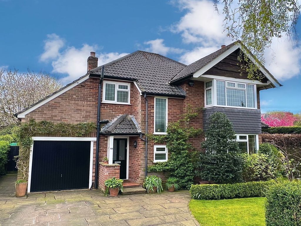 4 bed detached house for sale in Manor Road, Wilmslow SK9, £895,000